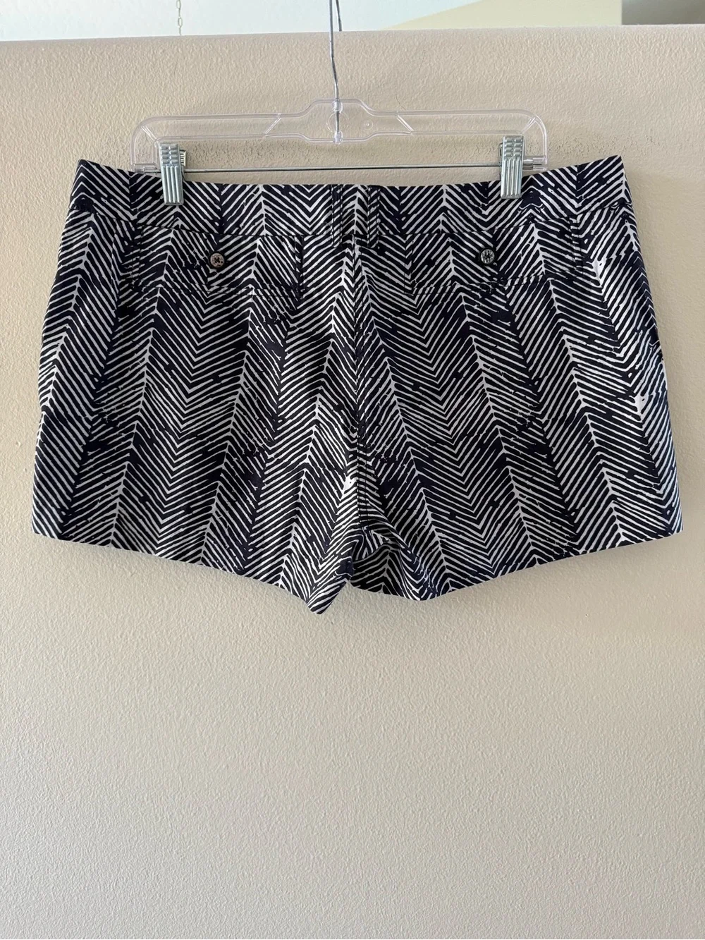 Tory Burch Women’s Navy Blue Tiger Zigzag Striped Shorts 3” Inseam